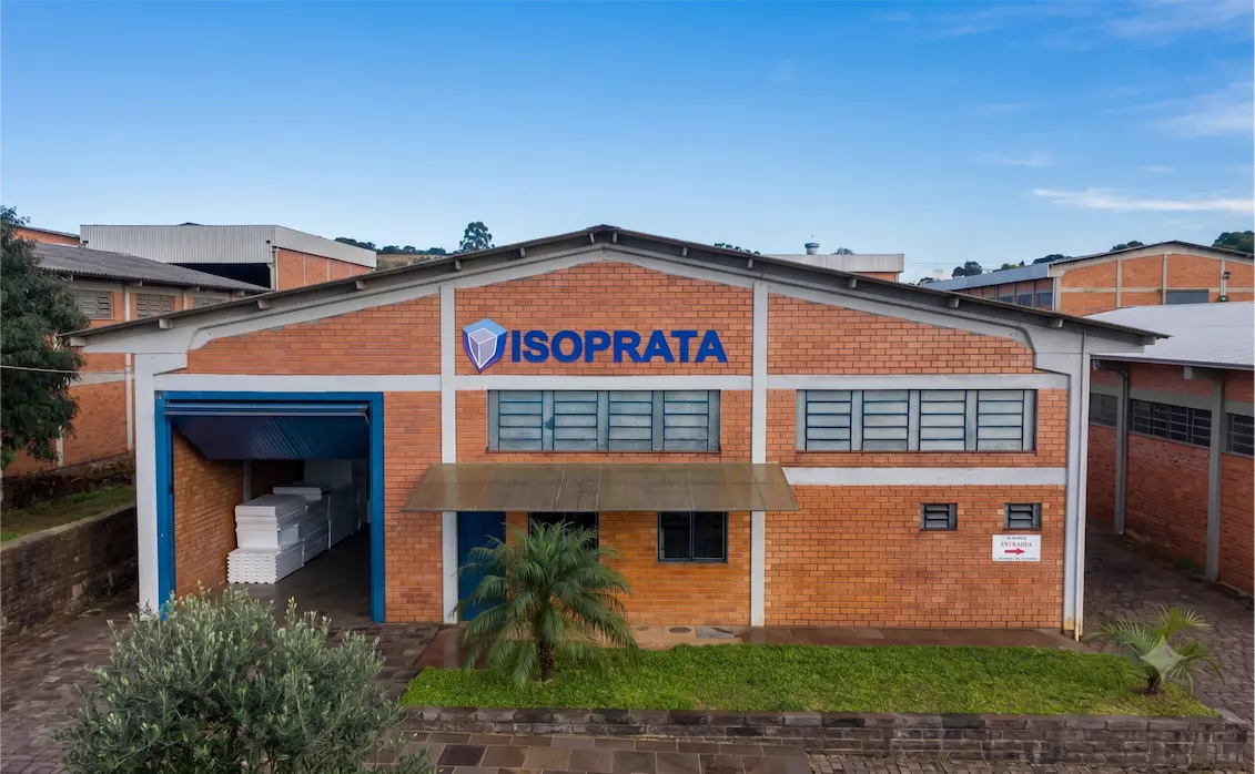 Fachada da fábrica da Isoprata em Nova Prata — RS